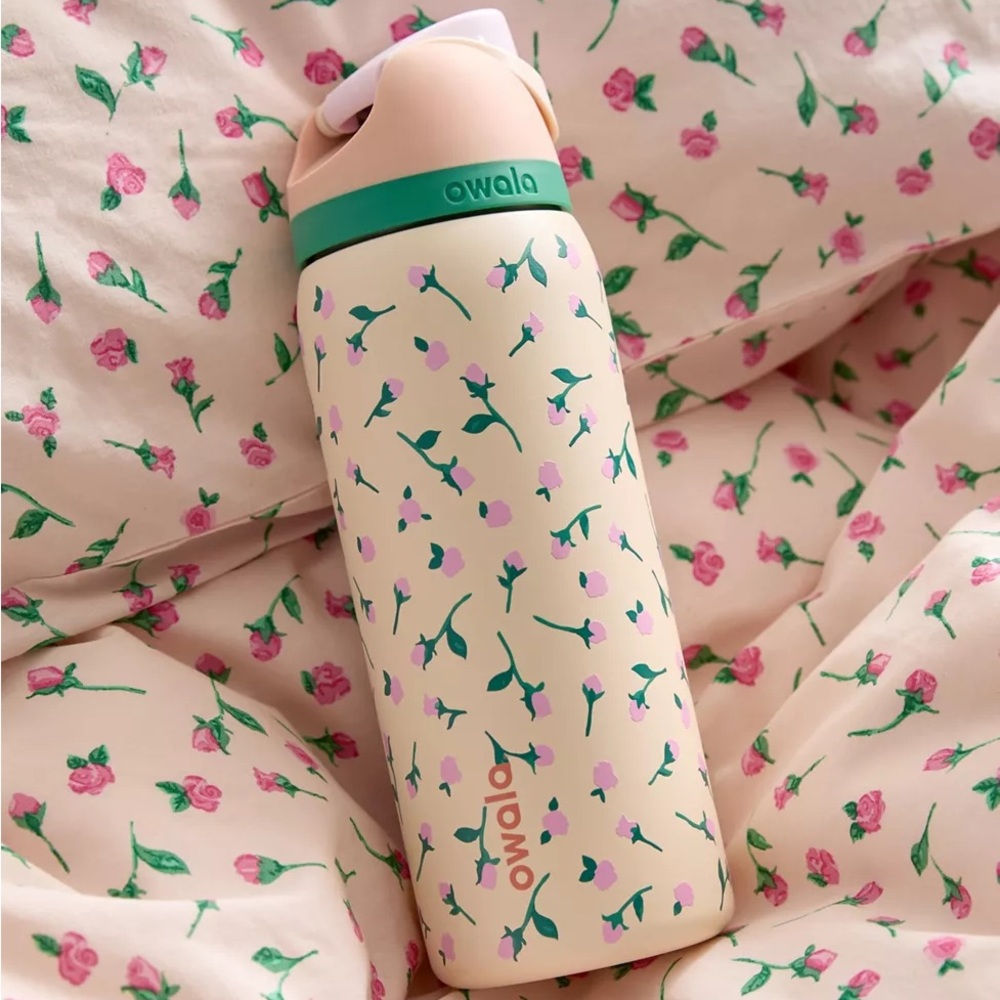 Urban Outfitters Owala 32oz Free Sip